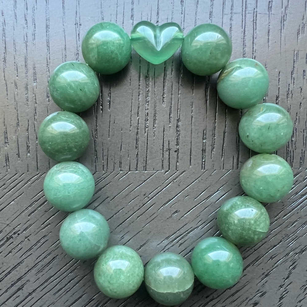 Green aventurine with green fluorite heart bracelet 16mm SIZE 7’